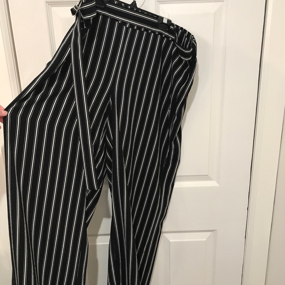 Like new never worn black and white wide leg pants - Picture 1 of 1